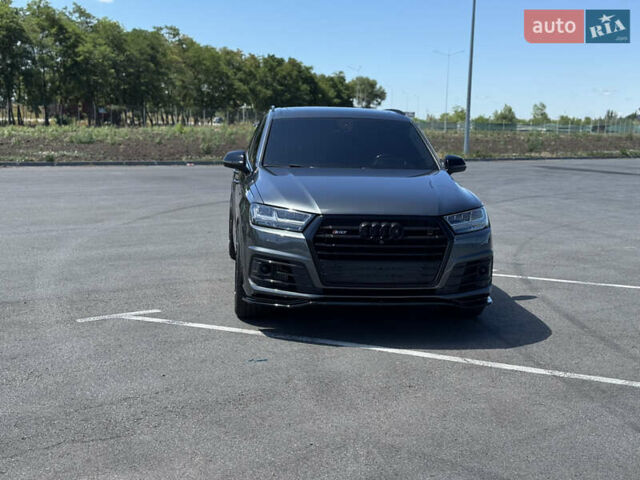 Серый Ауди SQ7, объемом двигателя 3.96 л и пробегом 174 тыс. км за 57500 $, фото 4 на Automoto.ua