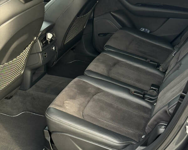 Сірий Ауді SQ7, об'ємом двигуна 3.96 л та пробігом 174 тис. км за 55800 $, фото 18 на Automoto.ua