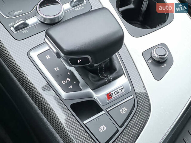 Серый Ауди SQ7, объемом двигателя 3.96 л и пробегом 232 тыс. км за 46000 $, фото 37 на Automoto.ua