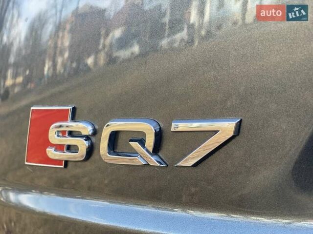 Серый Ауди SQ7, объемом двигателя 3.96 л и пробегом 138 тыс. км за 61000 $, фото 6 на Automoto.ua