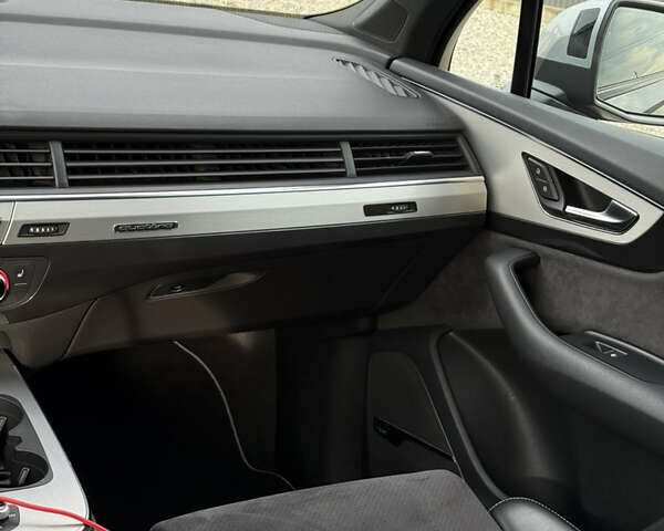 Сірий Ауді SQ7, об'ємом двигуна 3.96 л та пробігом 174 тис. км за 55800 $, фото 21 на Automoto.ua