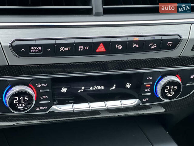 Серый Ауди SQ7, объемом двигателя 3.96 л и пробегом 232 тыс. км за 46000 $, фото 36 на Automoto.ua