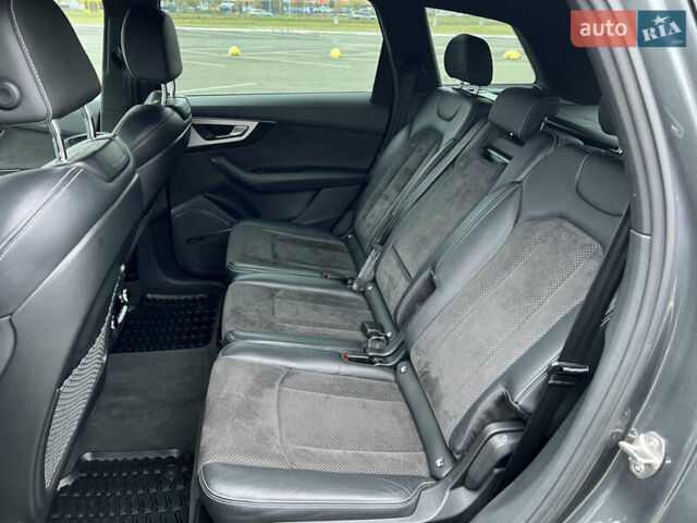 Серый Ауди SQ7, объемом двигателя 3.96 л и пробегом 232 тыс. км за 46000 $, фото 23 на Automoto.ua