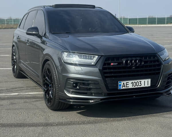 Серый Ауди SQ7, объемом двигателя 3.96 л и пробегом 174 тыс. км за 57500 $, фото 1 на Automoto.ua