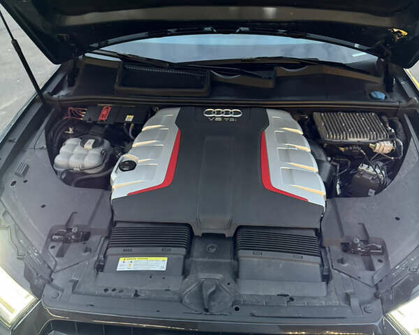 Сірий Ауді SQ7, об'ємом двигуна 3.96 л та пробігом 152 тис. км за 59000 $, фото 4 на Automoto.ua