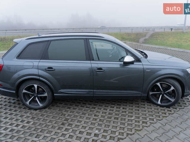 Серый Ауди SQ7, объемом двигателя 3.96 л и пробегом 148 тыс. км за 56000 $, фото 2 на Automoto.ua