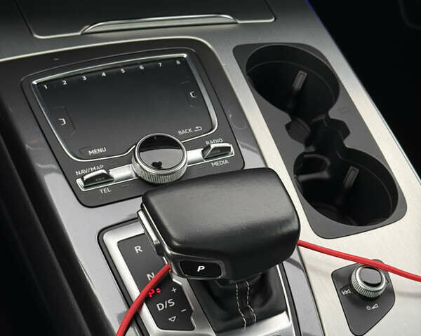 Сірий Ауді SQ7, об'ємом двигуна 3.96 л та пробігом 174 тис. км за 55800 $, фото 26 на Automoto.ua