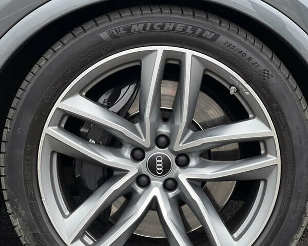 Серый Ауди SQ7, объемом двигателя 3.96 л и пробегом 232 тыс. км за 46000 $, фото 13 на Automoto.ua