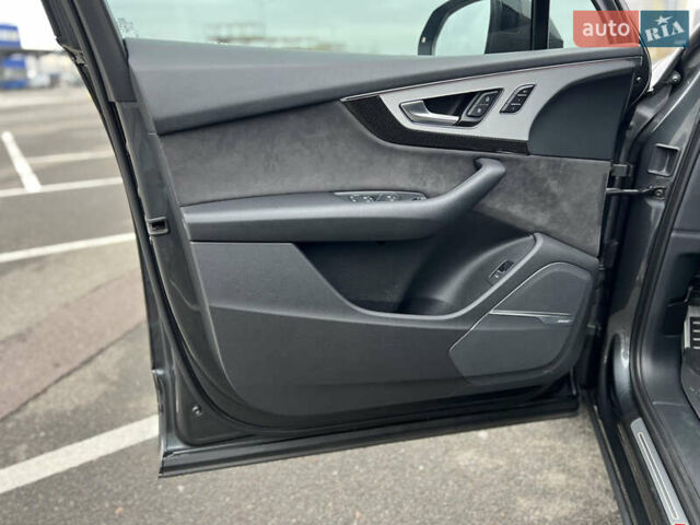 Серый Ауди SQ7, объемом двигателя 3.96 л и пробегом 232 тыс. км за 46000 $, фото 31 на Automoto.ua