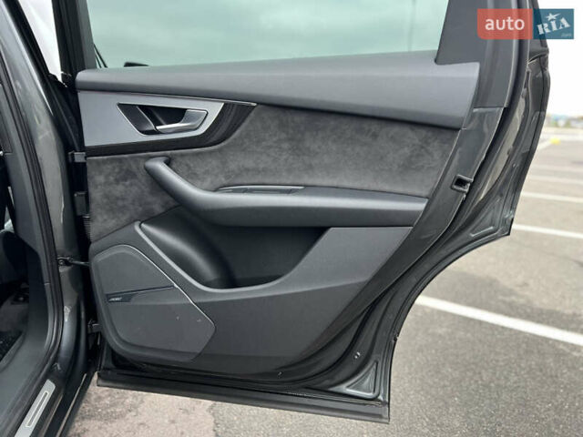 Серый Ауди SQ7, объемом двигателя 3.96 л и пробегом 232 тыс. км за 46000 $, фото 25 на Automoto.ua