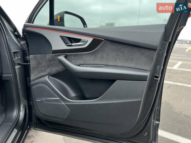 Серый Ауди SQ7, объемом двигателя 3.96 л и пробегом 232 тыс. км за 46000 $, фото 27 на Automoto.ua