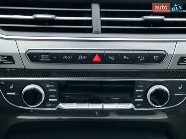 Серый Ауди SQ7, объемом двигателя 3.96 л и пробегом 232 тыс. км за 46000 $, фото 22 на Automoto.ua