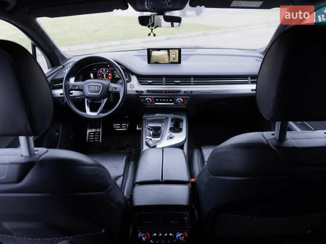 Серый Ауди SQ7, объемом двигателя 3.96 л и пробегом 148 тыс. км за 56000 $, фото 18 на Automoto.ua