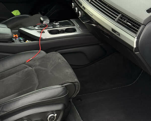 Сірий Ауді SQ7, об'ємом двигуна 3.96 л та пробігом 174 тис. км за 55800 $, фото 23 на Automoto.ua