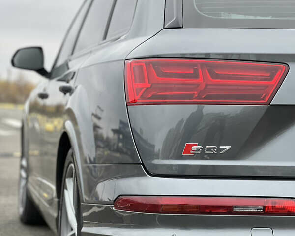 Серый Ауди SQ7, объемом двигателя 3.96 л и пробегом 232 тыс. км за 46000 $, фото 16 на Automoto.ua