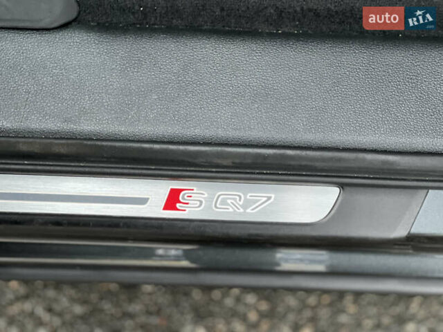 Серый Ауди SQ7, объемом двигателя 3.96 л и пробегом 232 тыс. км за 46000 $, фото 32 на Automoto.ua