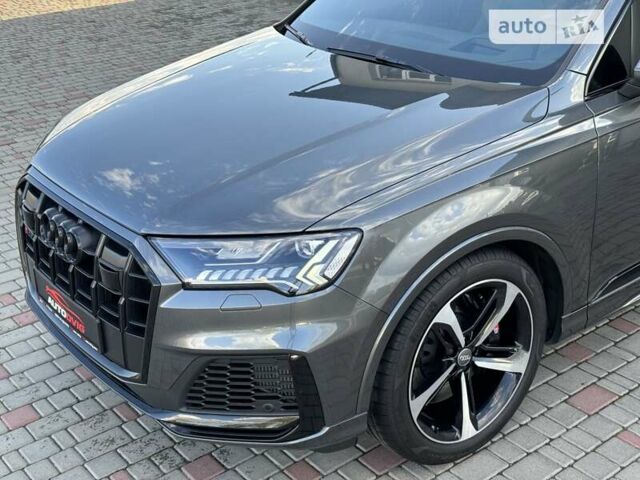 Серый Ауди SQ7, объемом двигателя 4 л и пробегом 70 тыс. км за 87999 $, фото 11 на Automoto.ua