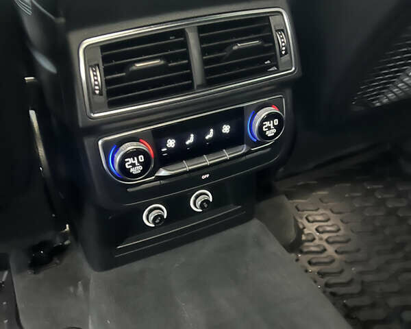 Серый Ауди SQ7, объемом двигателя 3.96 л и пробегом 168 тыс. км за 57000 $, фото 28 на Automoto.ua