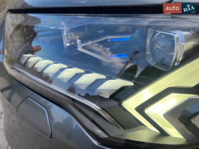 Сірий Ауді SQ7, об'ємом двигуна 3.96 л та пробігом 218 тис. км за 72800 $, фото 26 на Automoto.ua