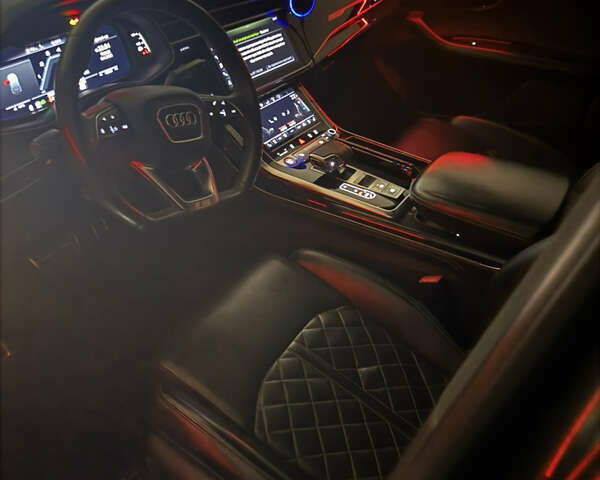 Сірий Ауді SQ7, об'ємом двигуна 3.96 л та пробігом 218 тис. км за 72800 $, фото 57 на Automoto.ua