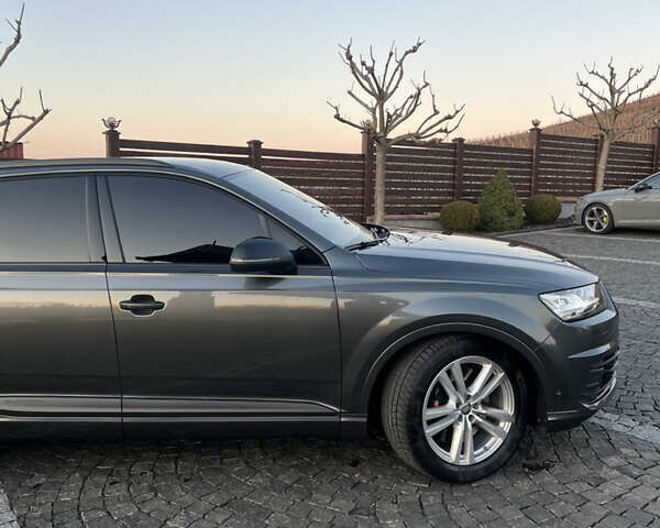 Серый Ауди SQ7, объемом двигателя 3.96 л и пробегом 168 тыс. км за 57000 $, фото 4 на Automoto.ua