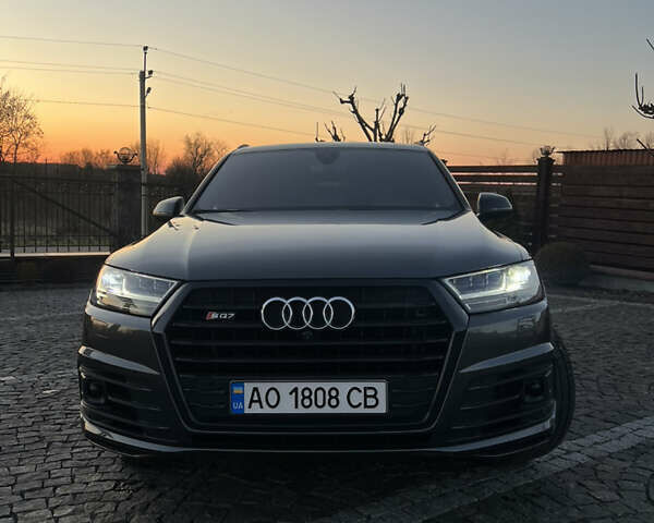 Серый Ауди SQ7, объемом двигателя 3.96 л и пробегом 168 тыс. км за 57000 $, фото 1 на Automoto.ua