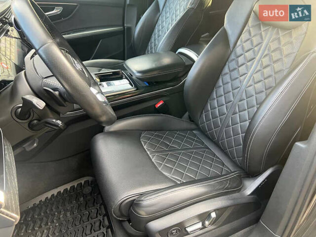 Сірий Ауді SQ7, об'ємом двигуна 3.96 л та пробігом 218 тис. км за 72800 $, фото 44 на Automoto.ua
