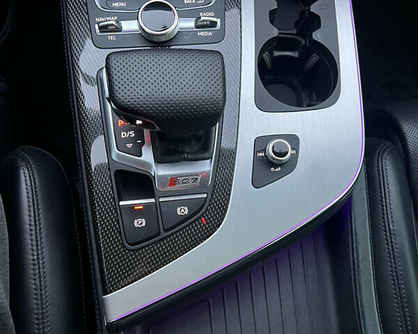 Серый Ауди SQ7, объемом двигателя 3.96 л и пробегом 168 тыс. км за 57000 $, фото 38 на Automoto.ua