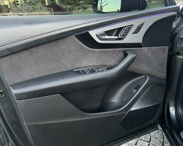 Серый Ауди SQ7, объемом двигателя 3.96 л и пробегом 168 тыс. км за 57000 $, фото 10 на Automoto.ua