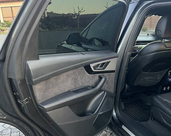 Серый Ауди SQ7, объемом двигателя 3.96 л и пробегом 168 тыс. км за 57000 $, фото 26 на Automoto.ua