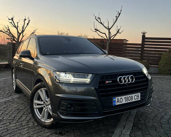 Серый Ауди SQ7, объемом двигателя 3.96 л и пробегом 168 тыс. км за 57000 $, фото 2 на Automoto.ua