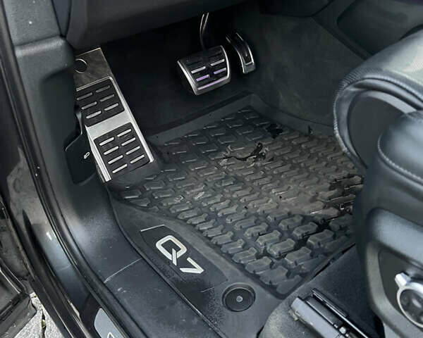 Серый Ауди SQ7, объемом двигателя 3.96 л и пробегом 168 тыс. км за 57000 $, фото 14 на Automoto.ua