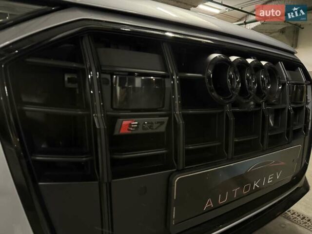 Серый Ауди SQ7, объемом двигателя 4 л и пробегом 90 тыс. км за 68700 $, фото 17 на Automoto.ua