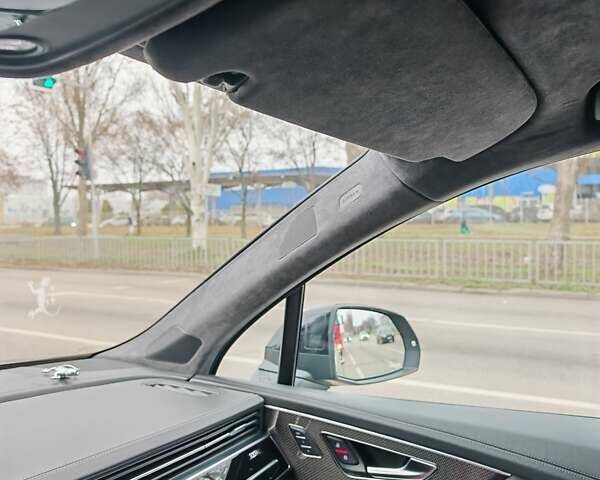 Сірий Ауді SQ7, об'ємом двигуна 4 л та пробігом 72 тис. км за 68000 $, фото 18 на Automoto.ua