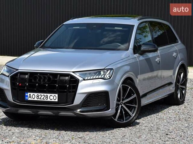 Серый Ауди SQ7, объемом двигателя 4 л и пробегом 87 тыс. км за 66000 $, фото 3 на Automoto.ua