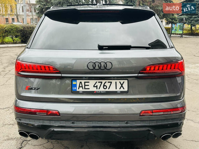 Серый Ауди SQ7, объемом двигателя 4 л и пробегом 111 тыс. км за 64000 $, фото 16 на Automoto.ua