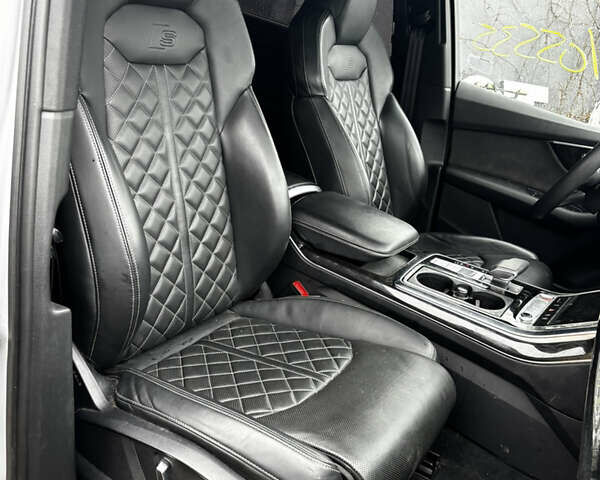 Серый Ауди SQ7, объемом двигателя 4 л и пробегом 78 тыс. км за 42000 $, фото 20 на Automoto.ua