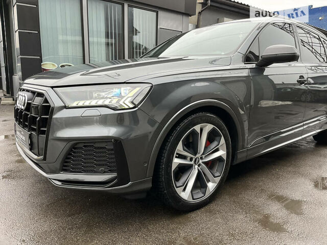 Серый Ауди SQ7, объемом двигателя 4 л и пробегом 53 тыс. км за 117000 $, фото 1 на Automoto.ua