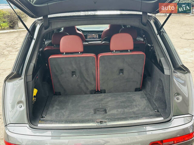 Серый Ауди SQ7, объемом двигателя 4 л и пробегом 111 тыс. км за 64000 $, фото 39 на Automoto.ua