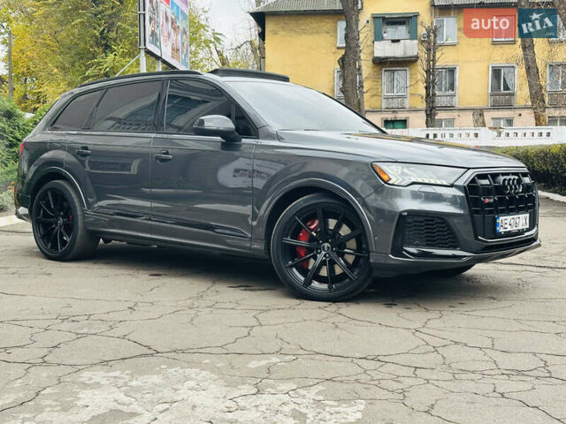 Серый Ауди SQ7, объемом двигателя 4 л и пробегом 111 тыс. км за 64000 $, фото 1 на Automoto.ua