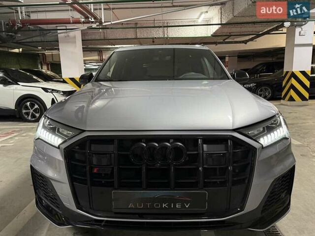 Серый Ауди SQ7, объемом двигателя 4 л и пробегом 90 тыс. км за 68700 $, фото 3 на Automoto.ua