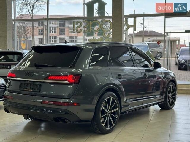 Сірий Ауді SQ7, об'ємом двигуна 4 л та пробігом 66 тис. км за 66000 $, фото 4 на Automoto.ua