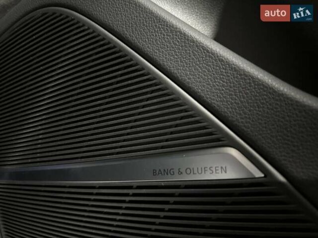 Серый Ауди SQ7, объемом двигателя 4 л и пробегом 90 тыс. км за 68700 $, фото 79 на Automoto.ua