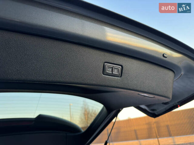 Сірий Ауді SQ7, об'ємом двигуна 4 л та пробігом 124 тис. км за 77700 $, фото 62 на Automoto.ua