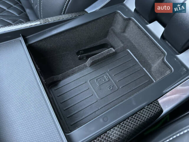 Сірий Ауді SQ7, об'ємом двигуна 4 л та пробігом 124 тис. км за 77700 $, фото 74 на Automoto.ua