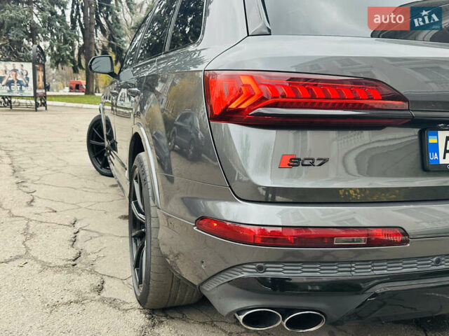 Серый Ауди SQ7, объемом двигателя 4 л и пробегом 111 тыс. км за 64000 $, фото 6 на Automoto.ua