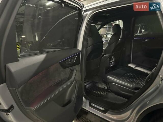 Серый Ауди SQ7, объемом двигателя 4 л и пробегом 90 тыс. км за 68700 $, фото 67 на Automoto.ua