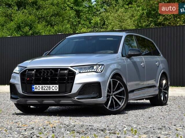 Серый Ауди SQ7, объемом двигателя 4 л и пробегом 87 тыс. км за 66000 $, фото 1 на Automoto.ua
