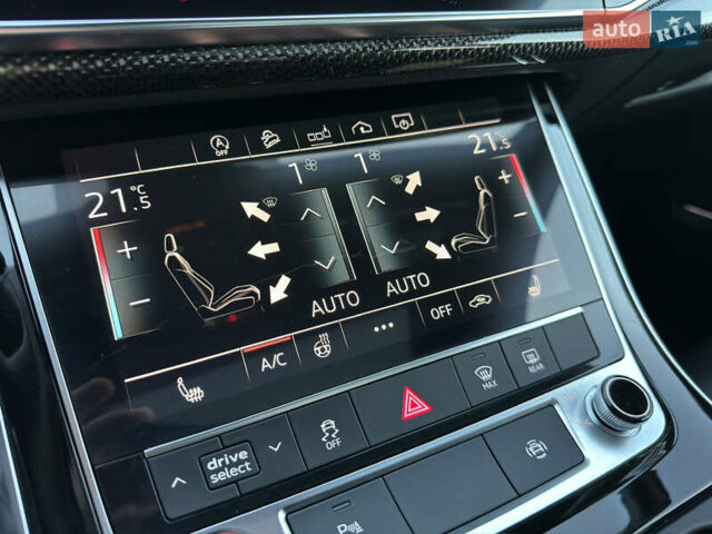 Сірий Ауді SQ7, об'ємом двигуна 4 л та пробігом 124 тис. км за 77700 $, фото 71 на Automoto.ua
