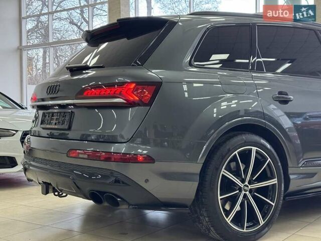 Сірий Ауді SQ7, об'ємом двигуна 4 л та пробігом 66 тис. км за 66000 $, фото 2 на Automoto.ua